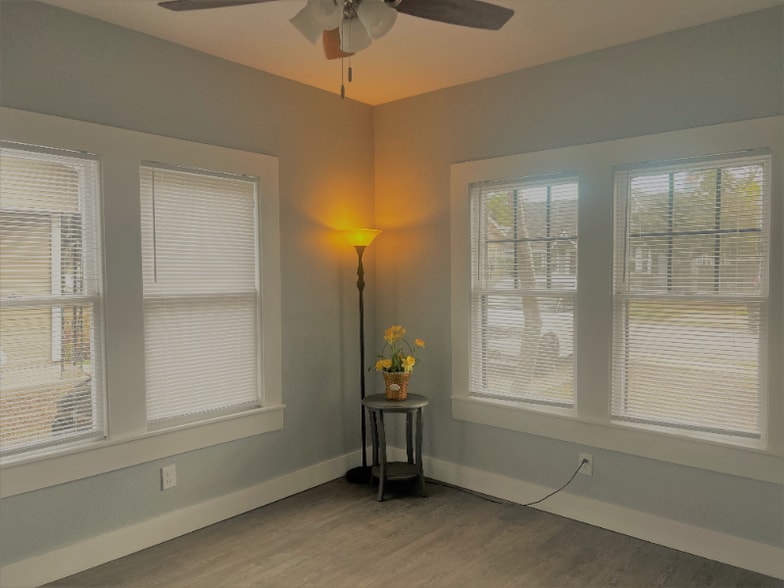 Building Photo - 715 W Hollywood Ave