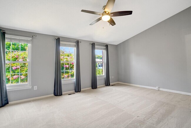 Building Photo - 6063 Hydrangea Dr