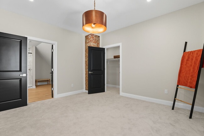 Building Photo - 136 S Spencer Ave