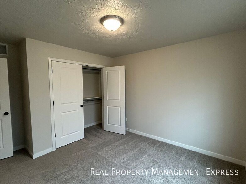 Building Photo - Beautiful 2 Bed Townhome in Sioux Falls