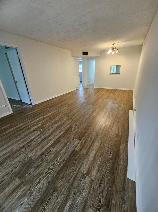 Building Photo - 7820 S Colony Cir