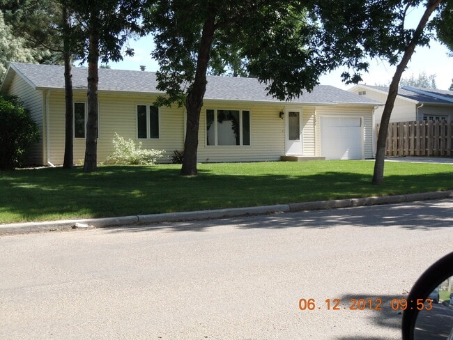 Building Photo - 2404 Academy Rd