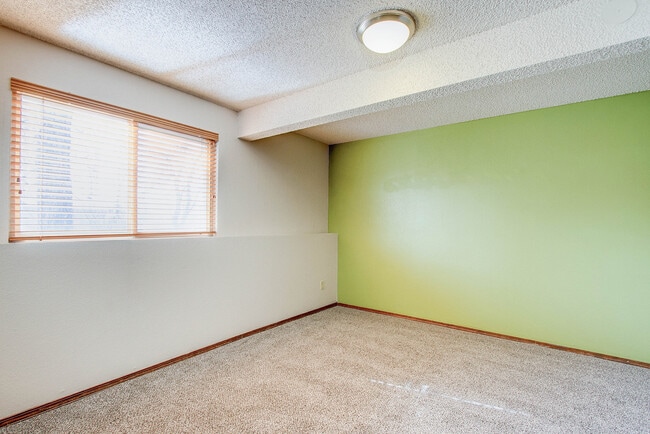 Building Photo - Spacious 4BR Home in Gleneagle!!!