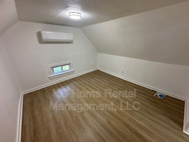 Building Photo - 2958 Lockridge Ave
