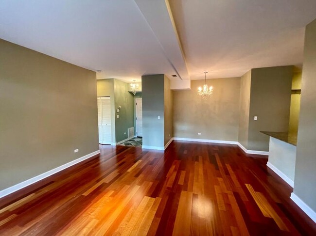 Building Photo - 2 bedroom in CHICAGO IL 60647