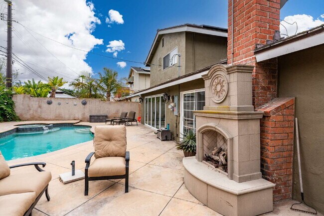 Building Photo - Entertain. Relax. Repeat.