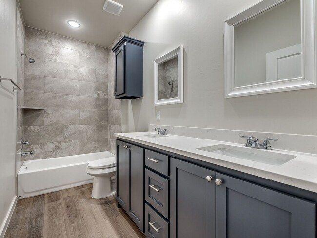 Building Photo - Stylish & Spacious 3-Bedroom Duplex in North Oklahoma City