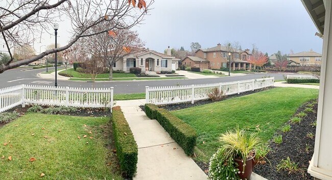 Building Photo - Livermore HUGE family home 5bd/5a with Pool and firepit!