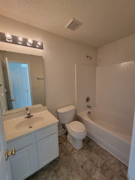 Primary ensuite is well equipped with a large garden soaking tub. - 6903 Seney Dr