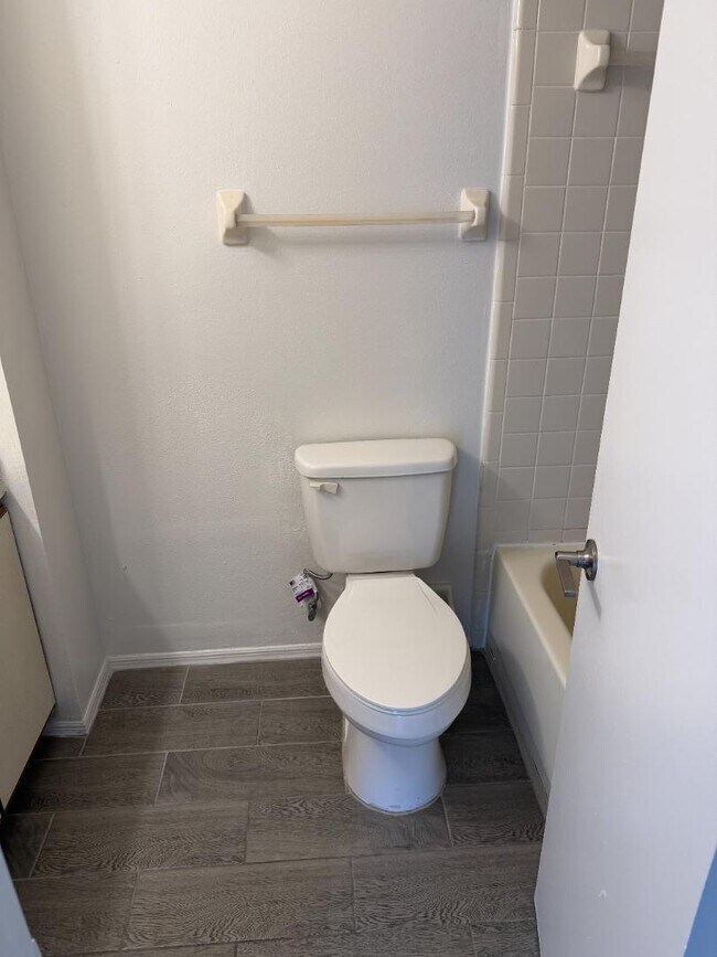 Building Photo - 135 Knotts Ln