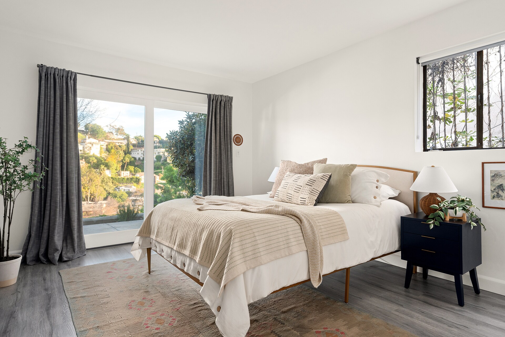 Building Photo - 1742 Redesdale Ave