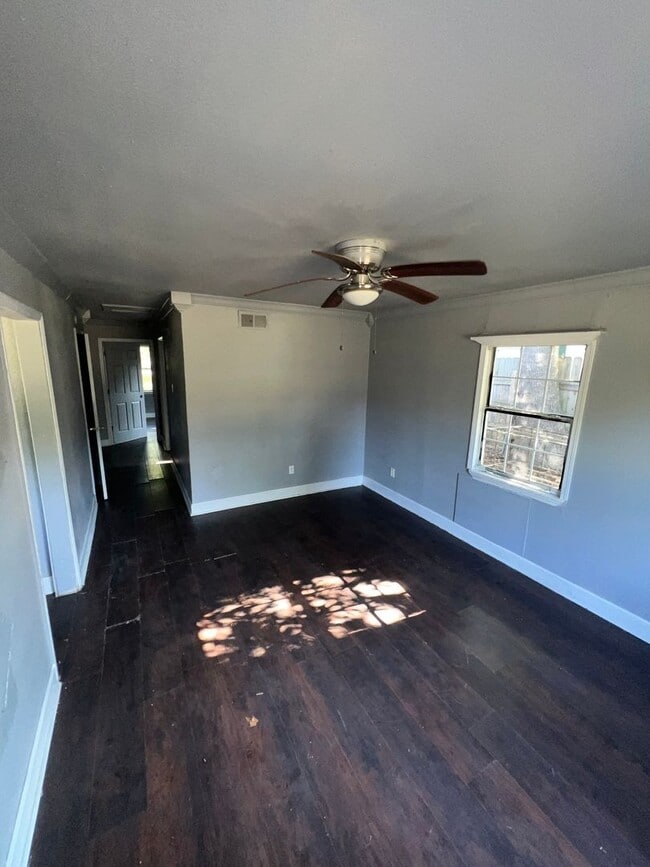 Building Photo - 544 Melrose St