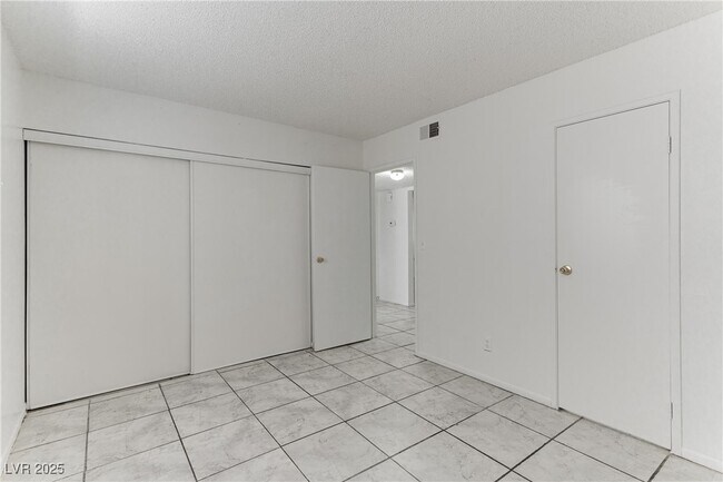 Building Photo - 312 E Tonopah Ave