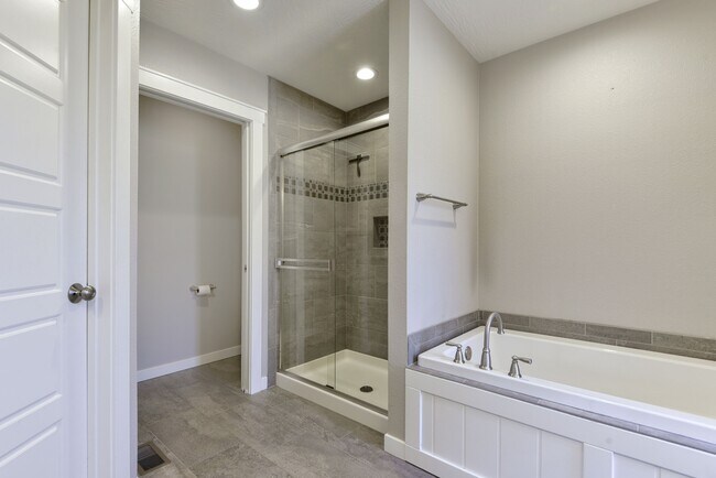 Building Photo - 343 Holts Lake Dr