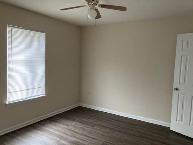 Building Photo - 2 Bedroom at Southern Villa