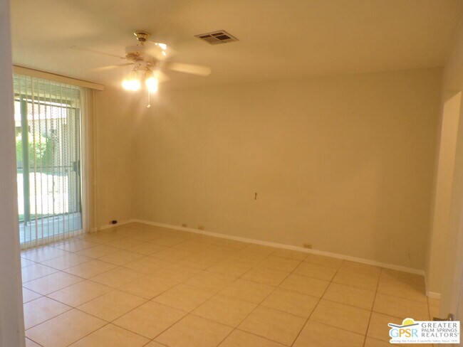 Building Photo - 2559 Whitewater Club Dr