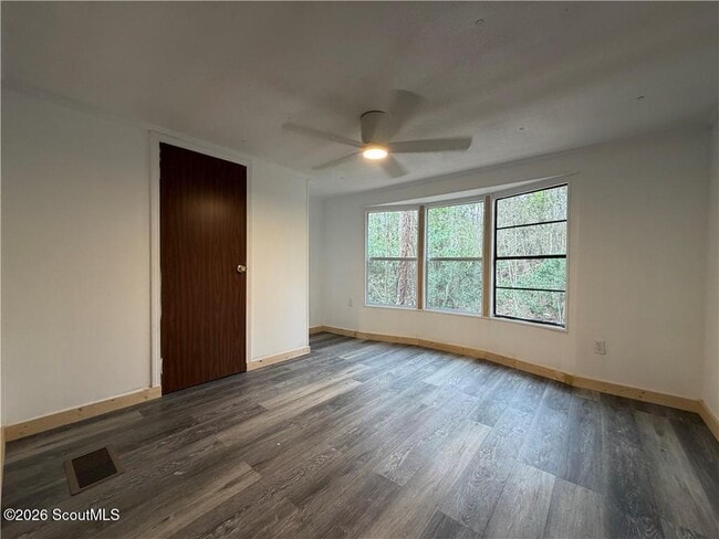 Building Photo - 1222 White Dr N E