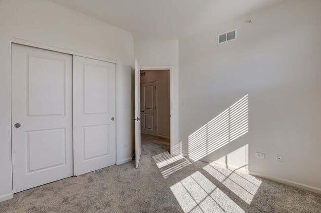 Building Photo - 2924 Reflection Dr