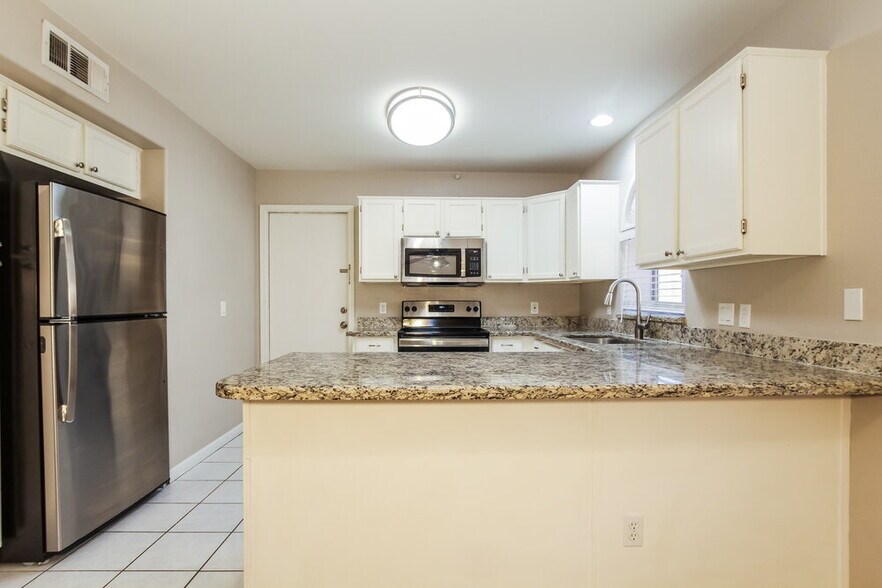 Building Photo - 7522 W Kerry Ln