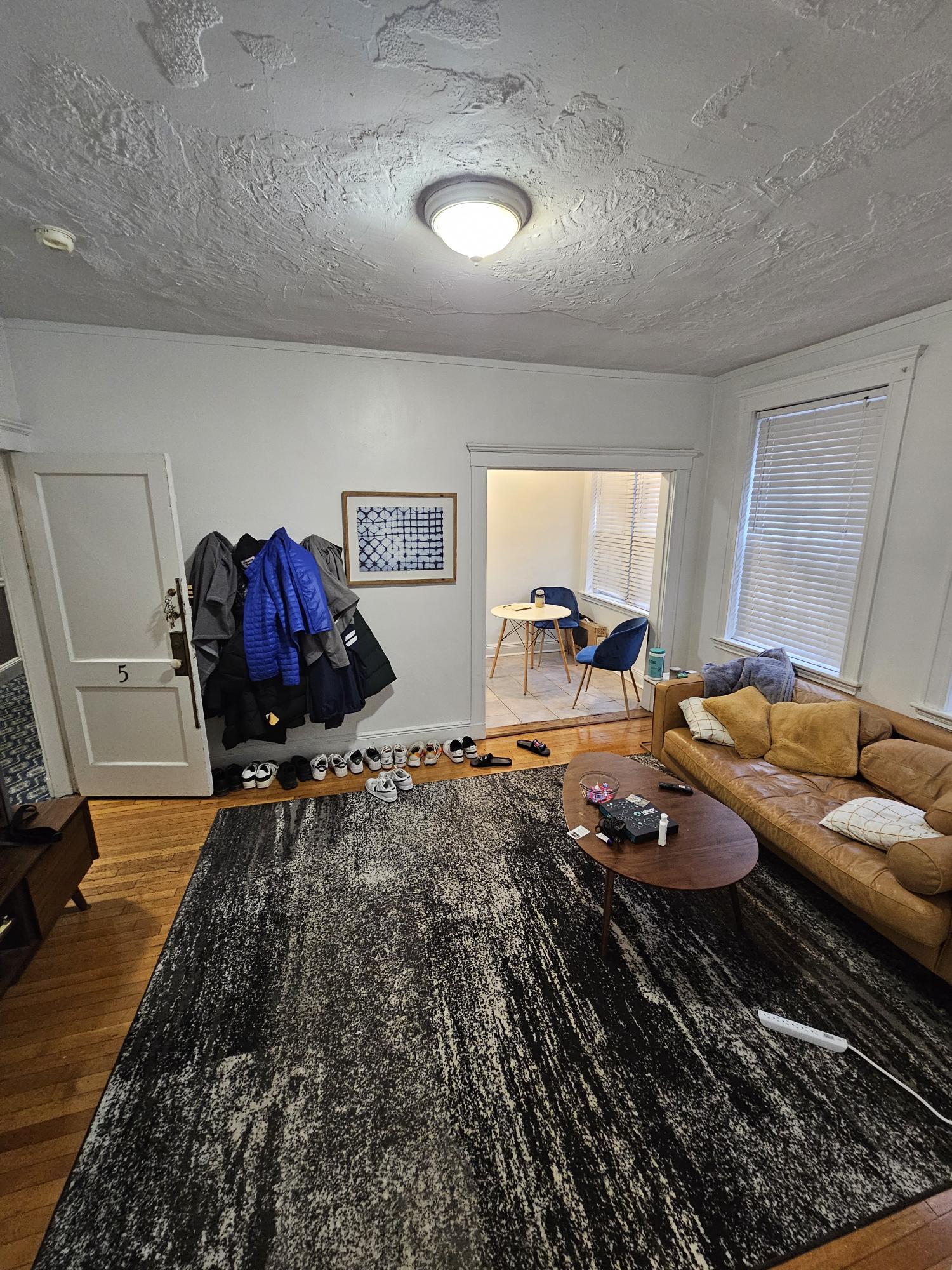 Building Photo - 121 Park Dr