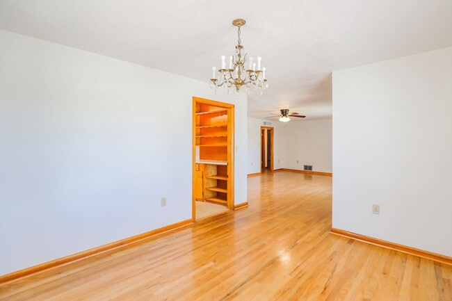Building Photo - Roomy 3 Bedroom Home with Two Living Spaces