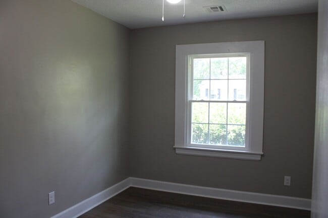 Building Photo - 502 Macon St S