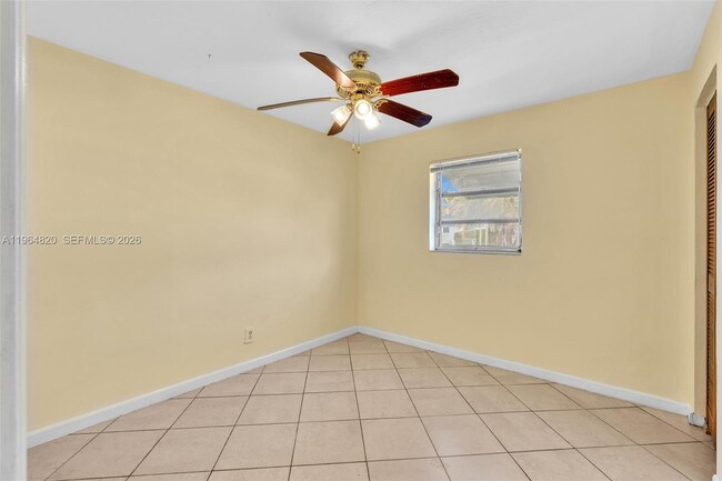 Building Photo - 4214 SW 49th Ct