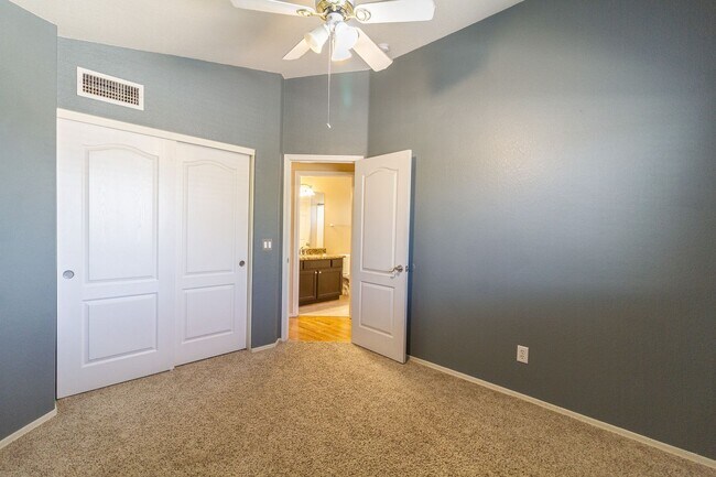 Building Photo - AMAZING 4 BED, 2.5 BATH HOME LOCATED NEAR 67TH AVE & UNION HILLS