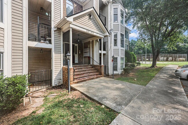 Building Photo - 6203 Rosecroft Dr