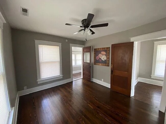 Building Photo - Big 2BR with appliances, nicely updated! Great for students or professor.