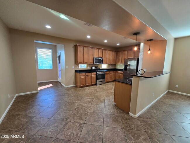Building Photo - 851 E Aberdeen Dr