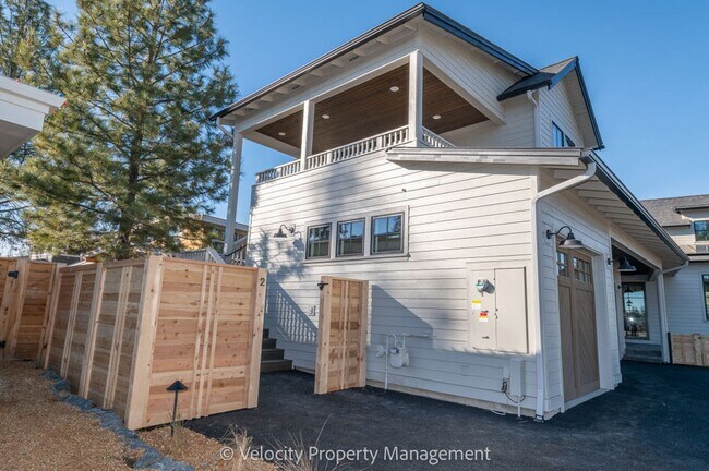 Building Photo - Brand New 1 Bedroom in Discovery West Neighborhood!