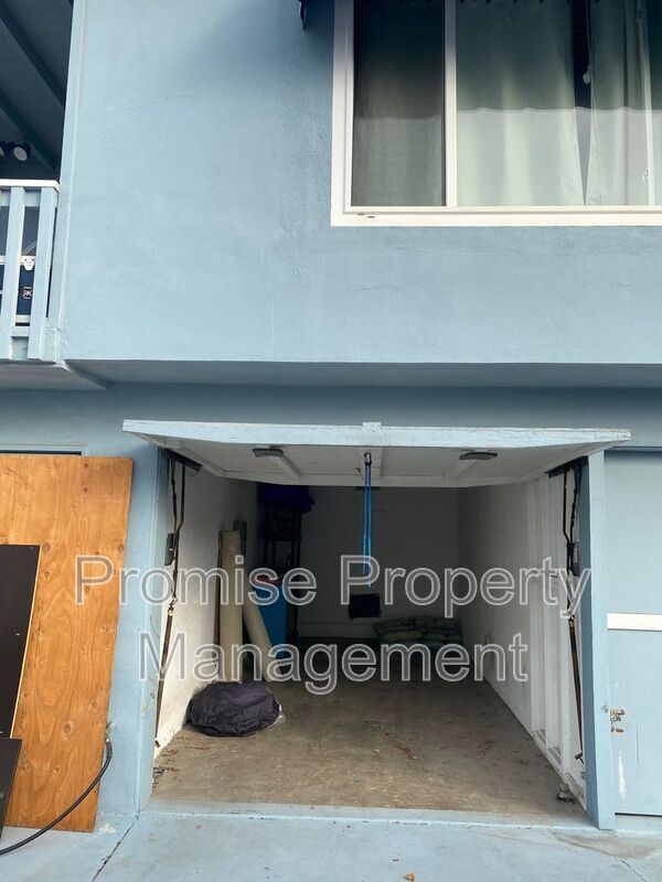 Building Photo - 934 S Myers St