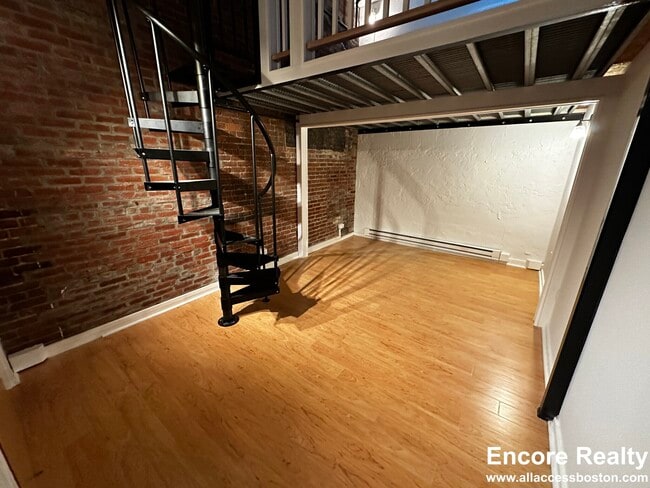 Building Photo - 254 Friend St