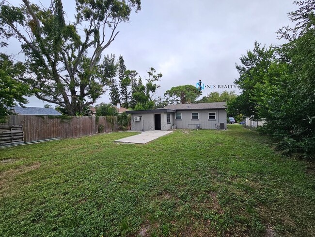 Building Photo - Classy Modern Renovation Home... true 3/2 ...