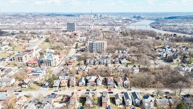 Building Photo - 735 Considine Ave