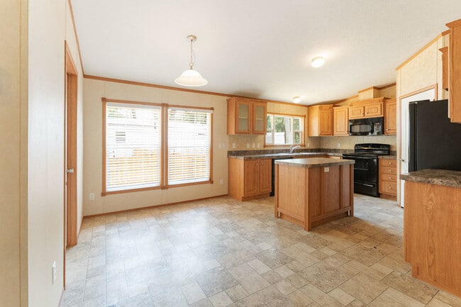 Building Photo - 202 Wild Flower Dr