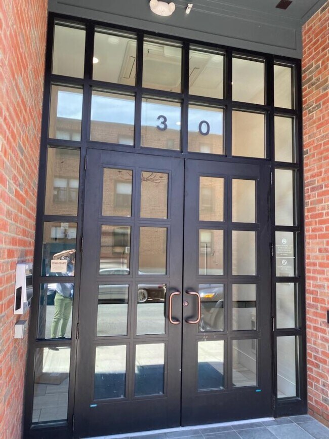 Building Photo - 30 Polk St