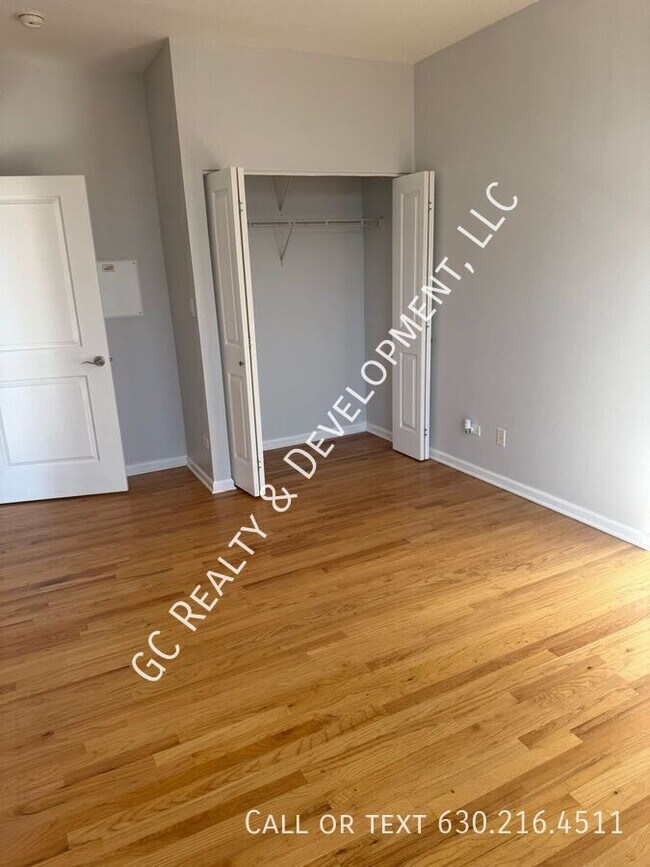 Building Photo - 2520 S Oakley Ave