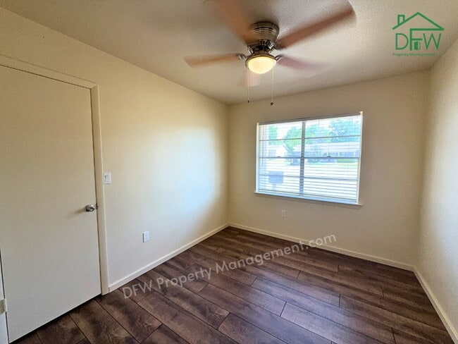 Building Photo - Charming 3-Bedroom Haven in Euless - Stainless Appliances, Large Fenced Yard