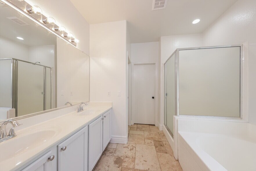 Building Photo - 4036 W Buckskin Trail