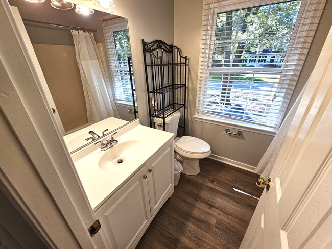 Building Photo - 10824 Drayton Rd