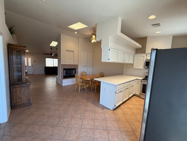 Building Photo - Yuma Meadows Townhouse - Furnished or Unfurnished