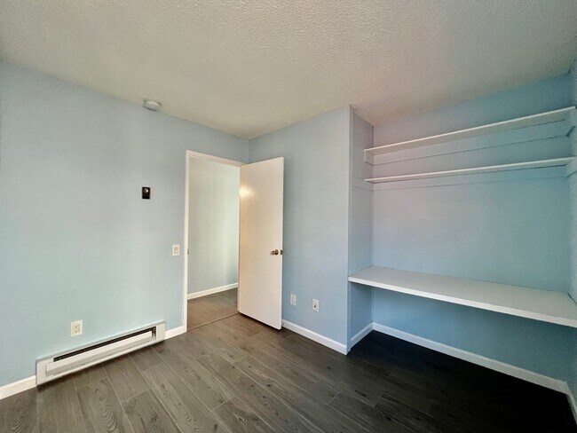 Building Photo - Newly remodeled 4B/2BA house w/ large back...