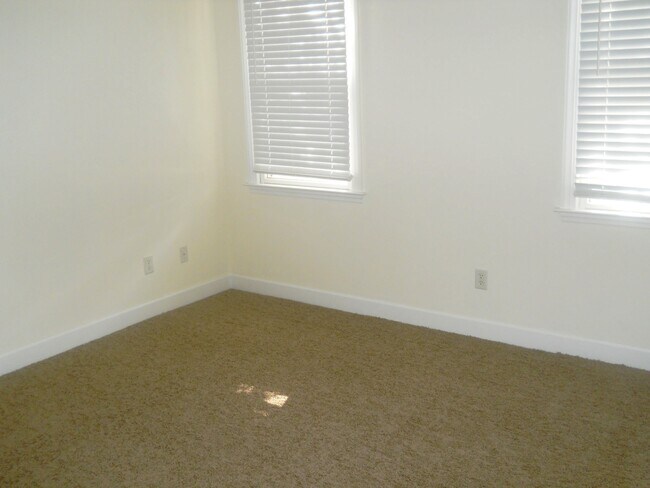Building Photo - 4602 Ridgeview Cir