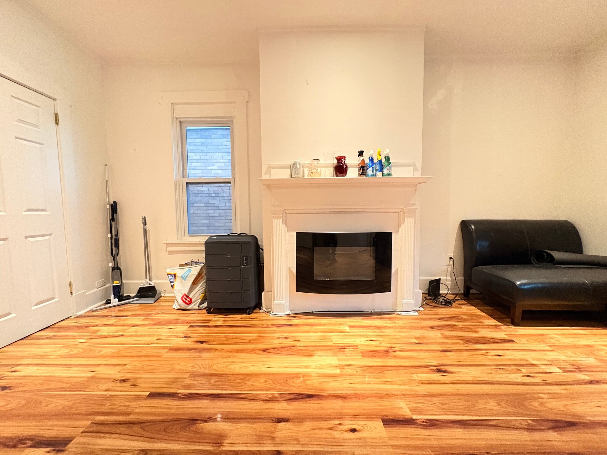 Building Photo - 5818 Hobart St