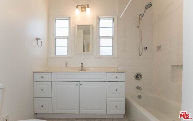 Building Photo - 12694 Montana Ave