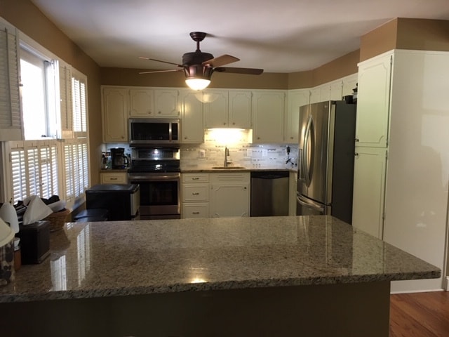 Kitchen - 7413 Skyline Dr