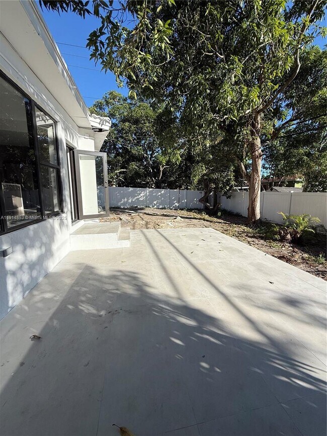 Building Photo - 12615 N Miami Ave