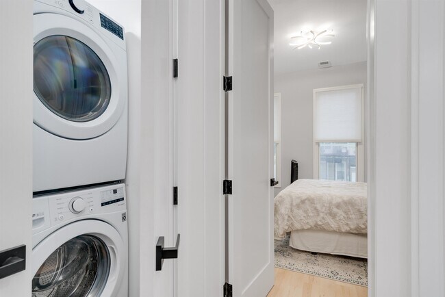 Building Photo - 287 Webster Ave